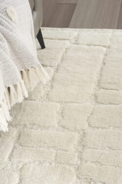 Alternative view of BLO02 IVORY