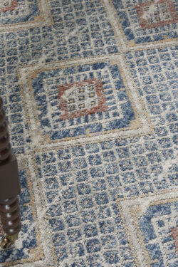 Alternative view of QUA16 BLUE/IVORY